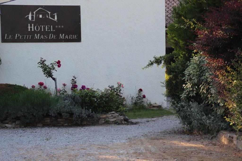 Le Petit Mas De Marie Hotel La Tour-d'Aigues Exterior photo