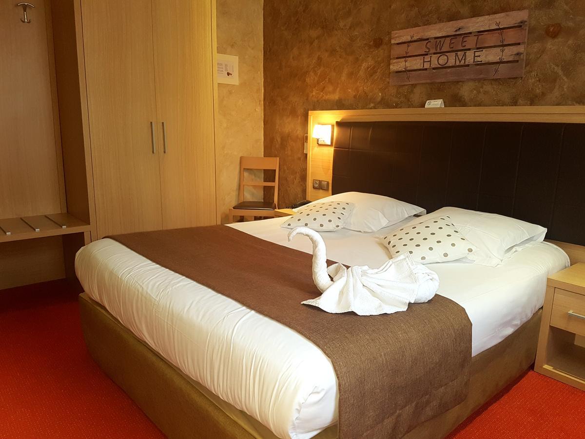 Le Petit Mas De Marie Hotel La Tour-d'Aigues Exterior photo