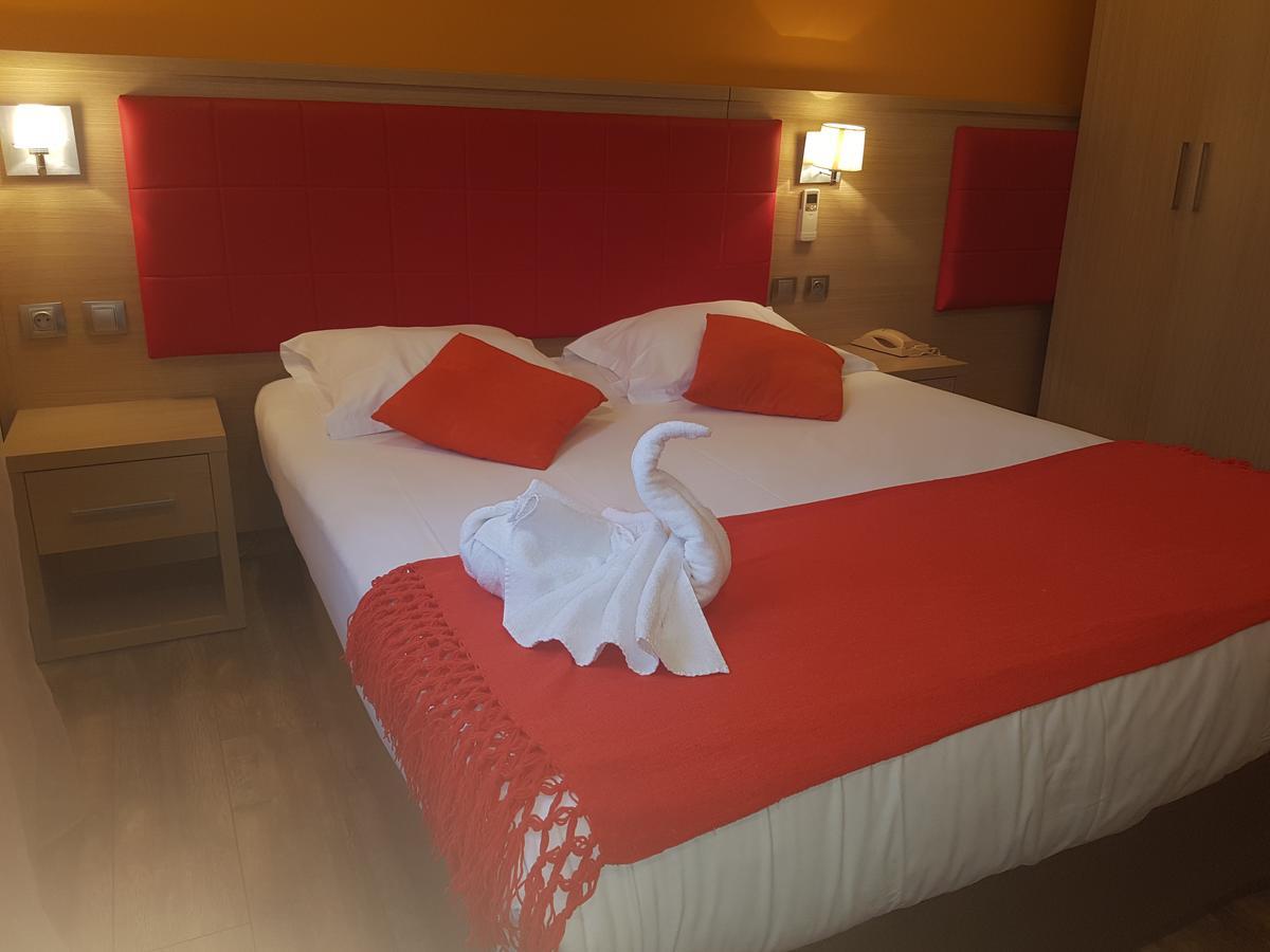 Le Petit Mas De Marie Hotel La Tour-d'Aigues Exterior photo