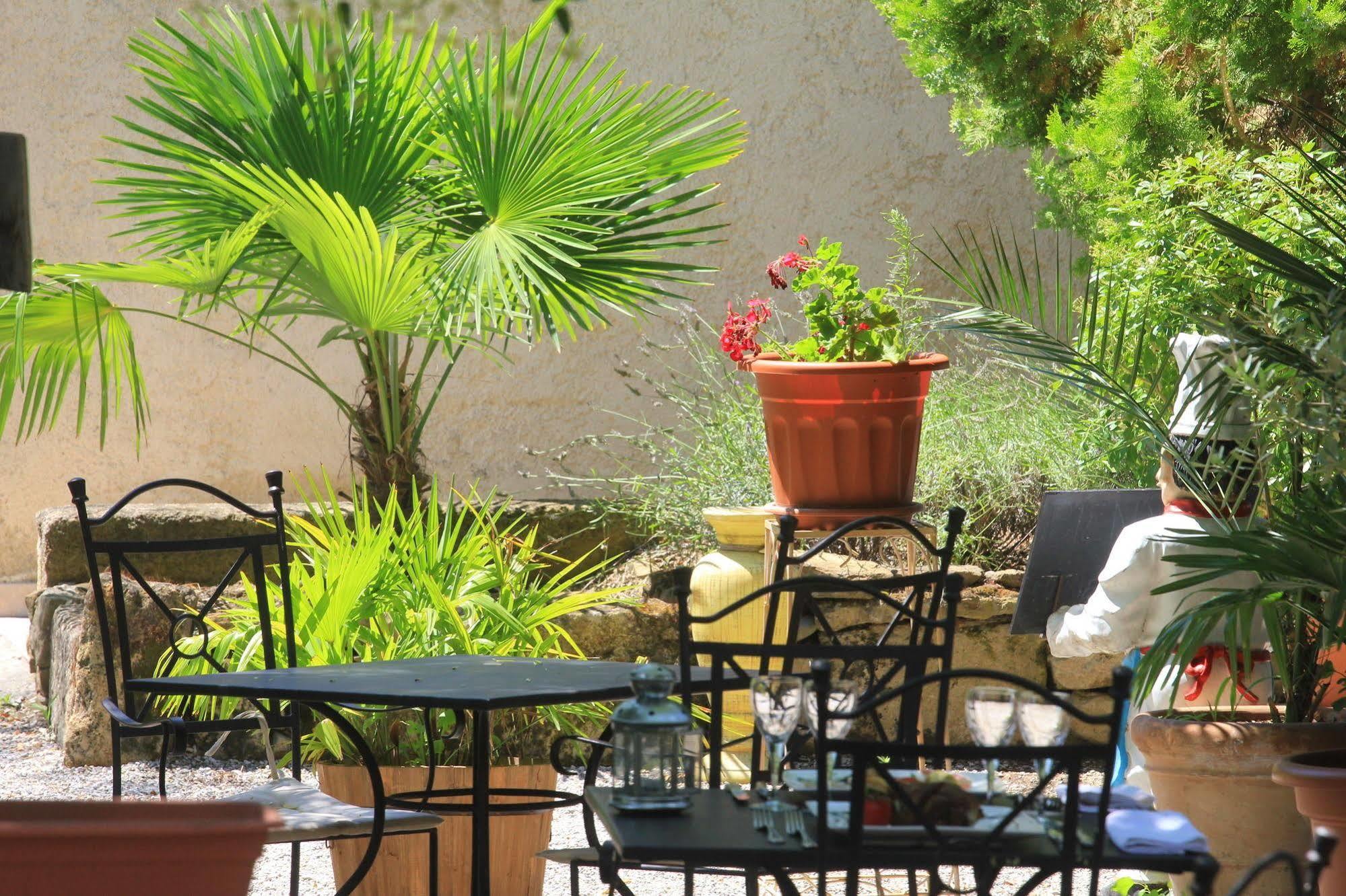 Le Petit Mas De Marie Hotel La Tour-d'Aigues Exterior photo